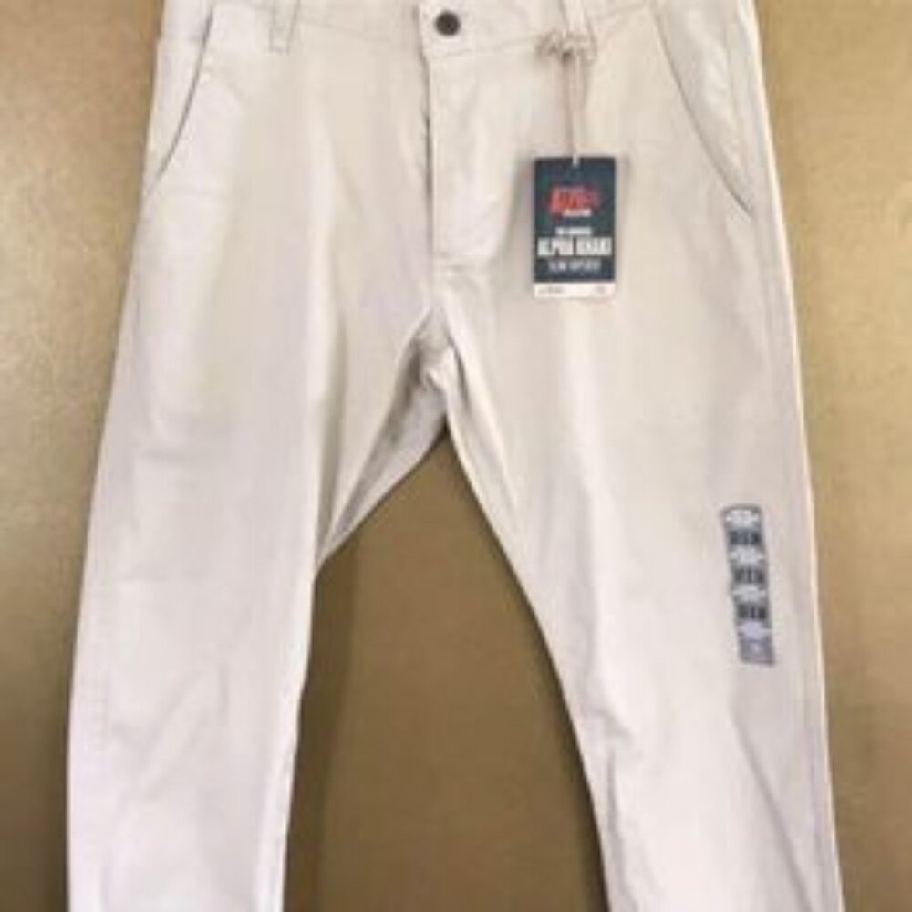 BNWT Dockers Alpha the oringinal khaki 32x30